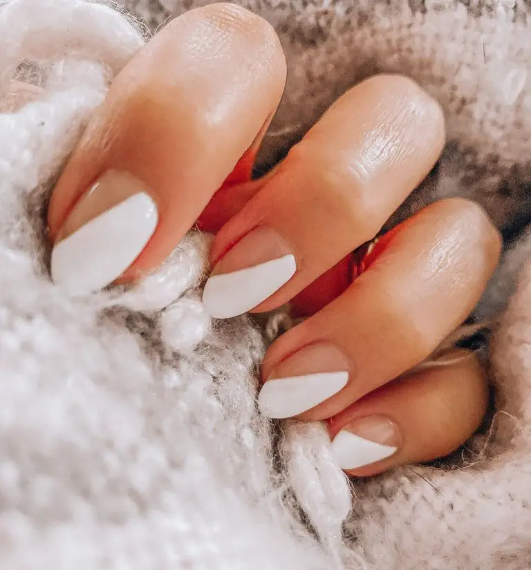 White daisy floral nail art coffin shape 2025 - elegant hand showcasing pristine white daisy flowers with yellow centers on light pink base, featuring delicate green leaves and stems on almond-shaped nails